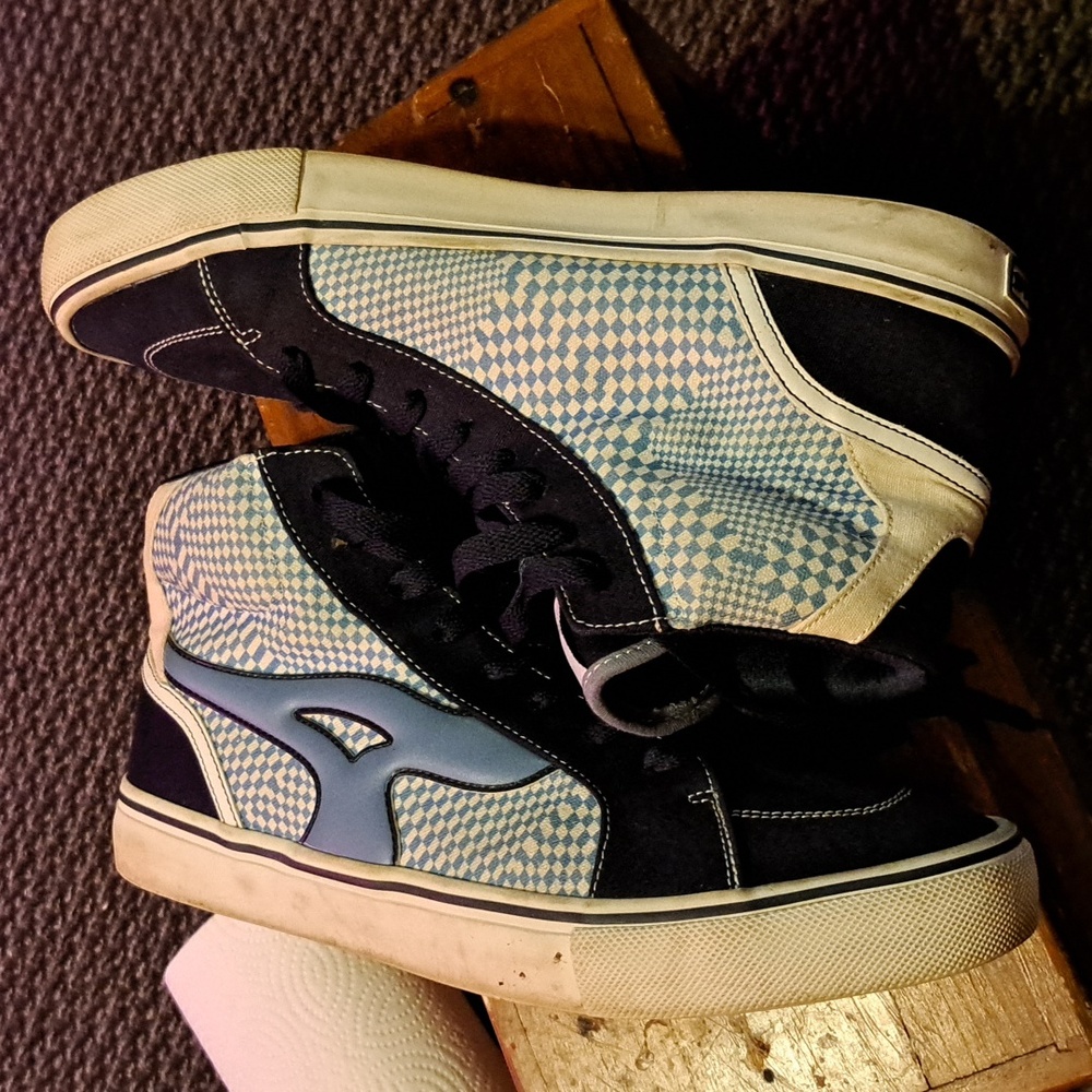 Airwalk skate shoes size 11.5